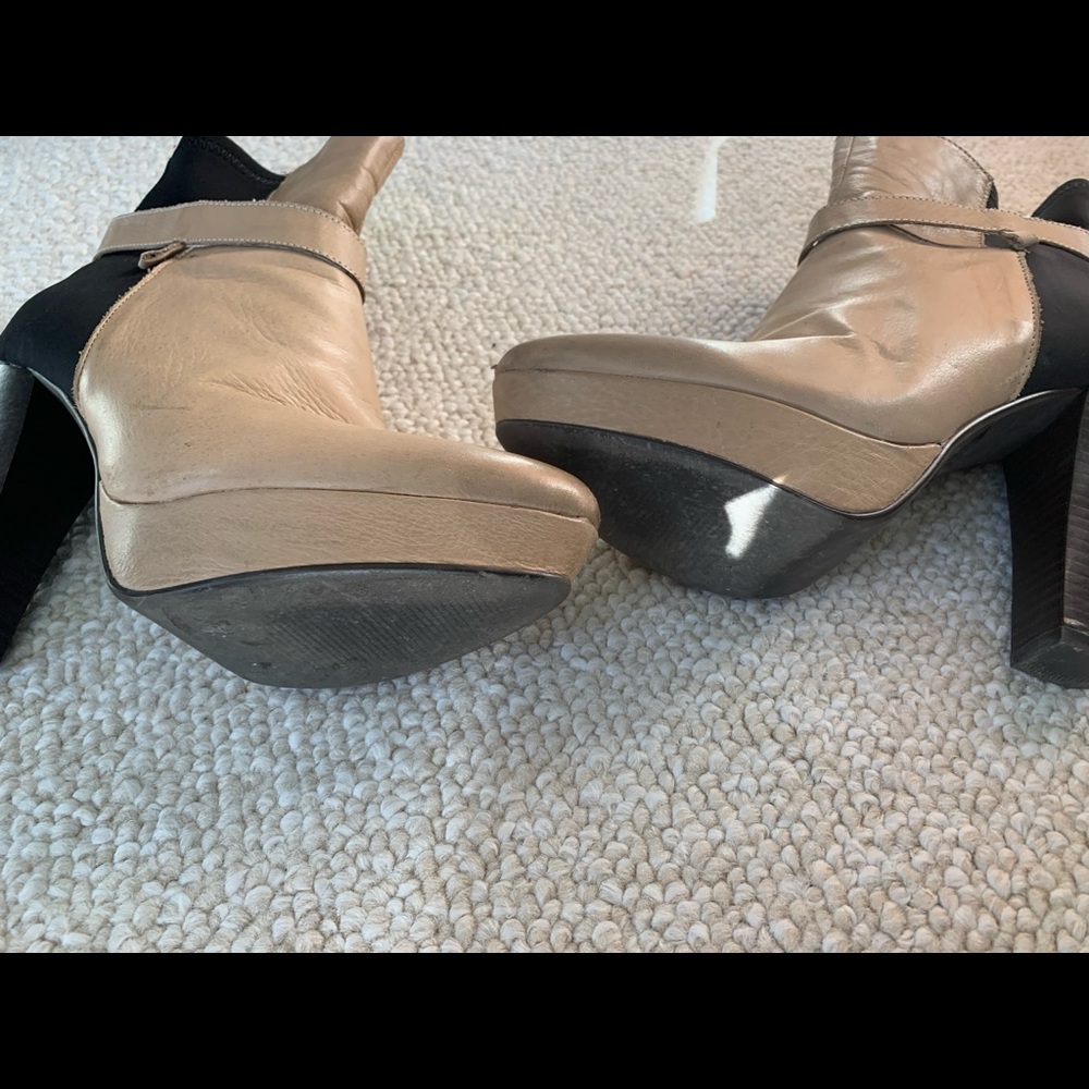 Two Lips Booties - Picture 3 of 9